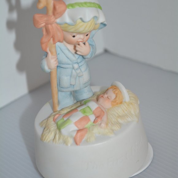 VTG Willitts The First Noel Baby Jesus Manger Christmas Rotating Music Box 6" - Picture 1 of 10